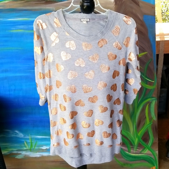 Eyeshadow Tops - Eyeshadow brand gray and rose gold heart shirt